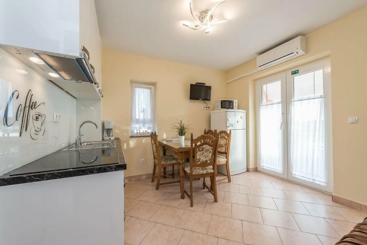 Villa Zdenka Pakostane Apartment
